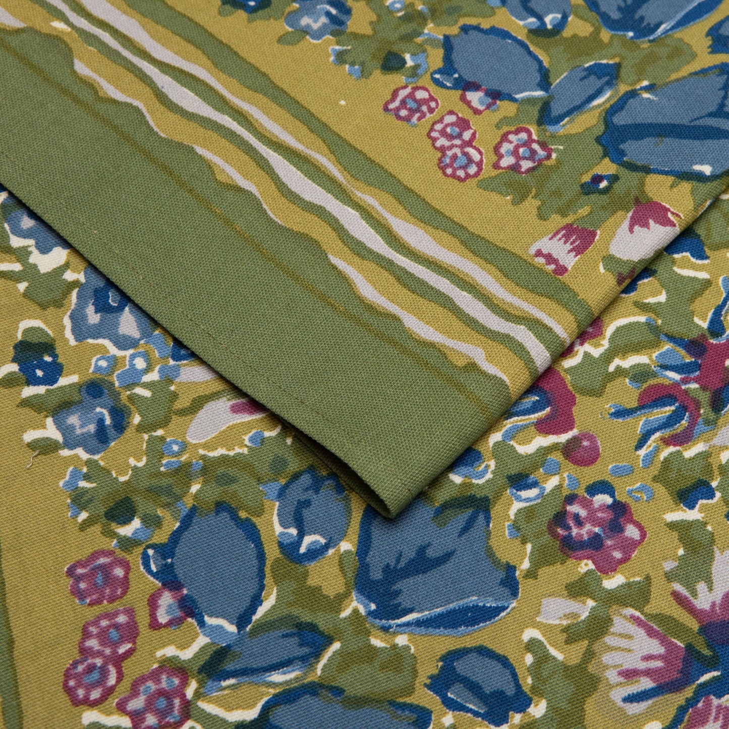 
                  
                    Jardin Blue & Vert Table Runner
                  
                